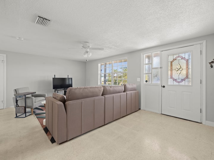 Hernando Beach Pool & Relaxation Home - Hernando Beach, FL