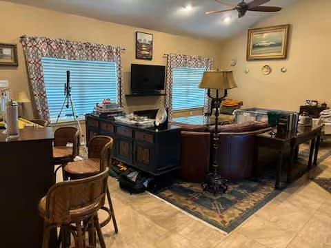 Popular Airbnb listing: Two home ranch retreat, w/ pool & Chef's kitchen in Seguin