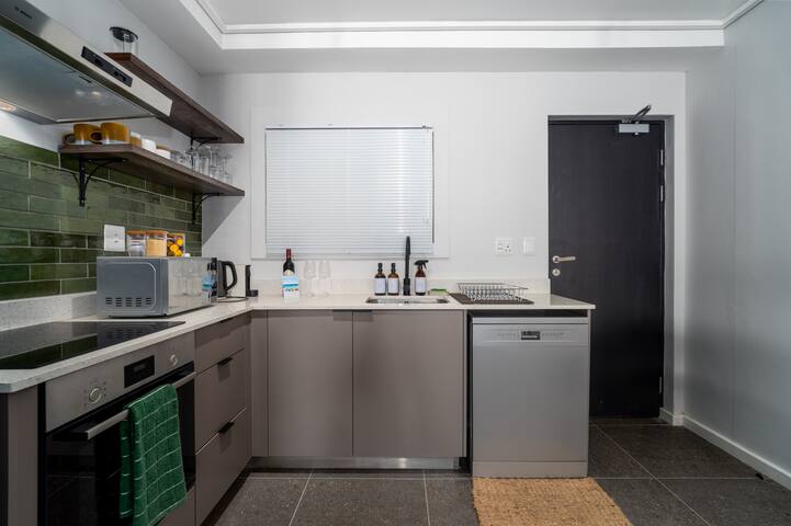 Sun, Surf and Dine at Surfer’s Corner gallery image 5