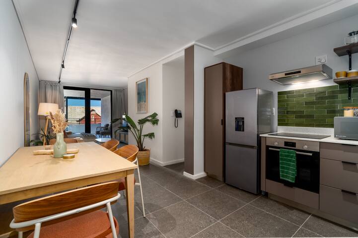 Sun, Surf and Dine at Surfer’s Corner gallery image 3