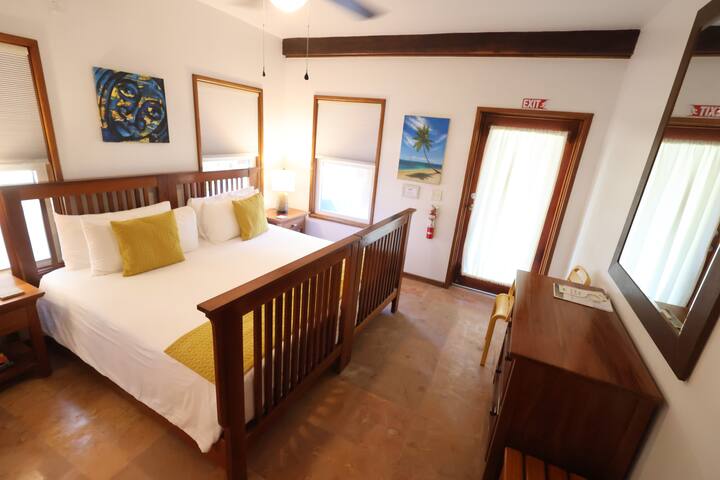 Gorgeous Oceanfront 3 BR/3 BA Villa w/Pool gallery image 5