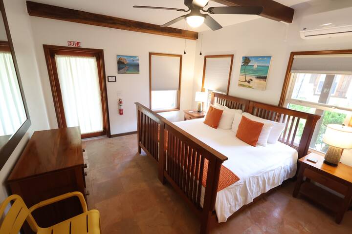 Gorgeous Oceanfront 3 BR/3 BA Villa w/Pool gallery image 4