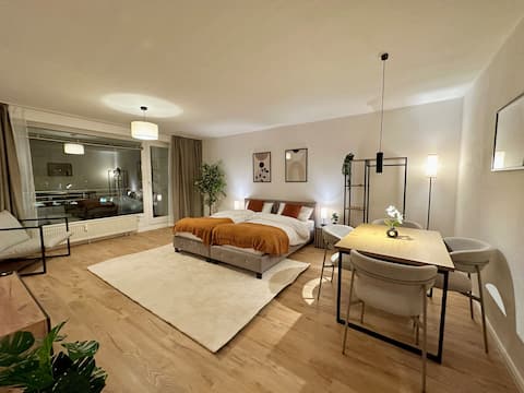 Cozy 2BR Apt | Pet-Friendly+ Close to Main Station