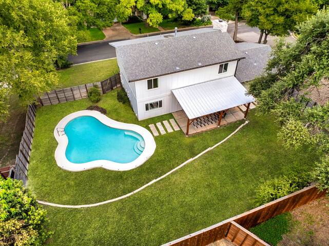 10 mins to DT Austin | Pool | The Big Chill