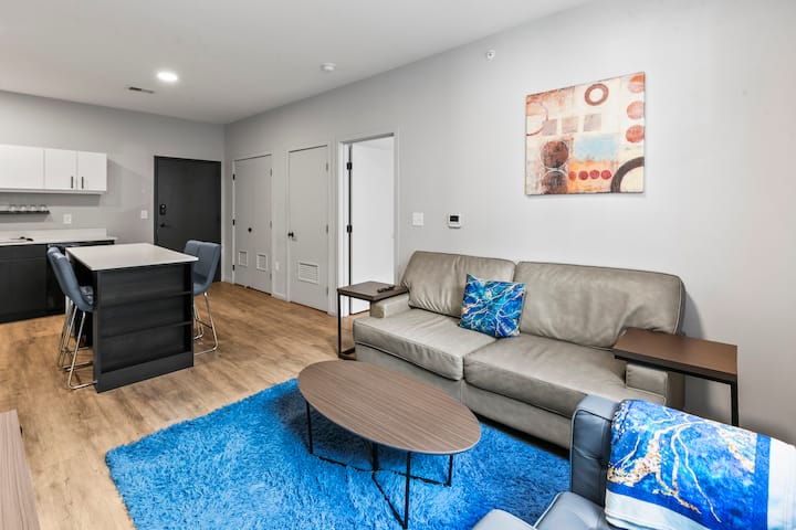 Downtown Gem | Spacious 2br Stay - Omaha, NE