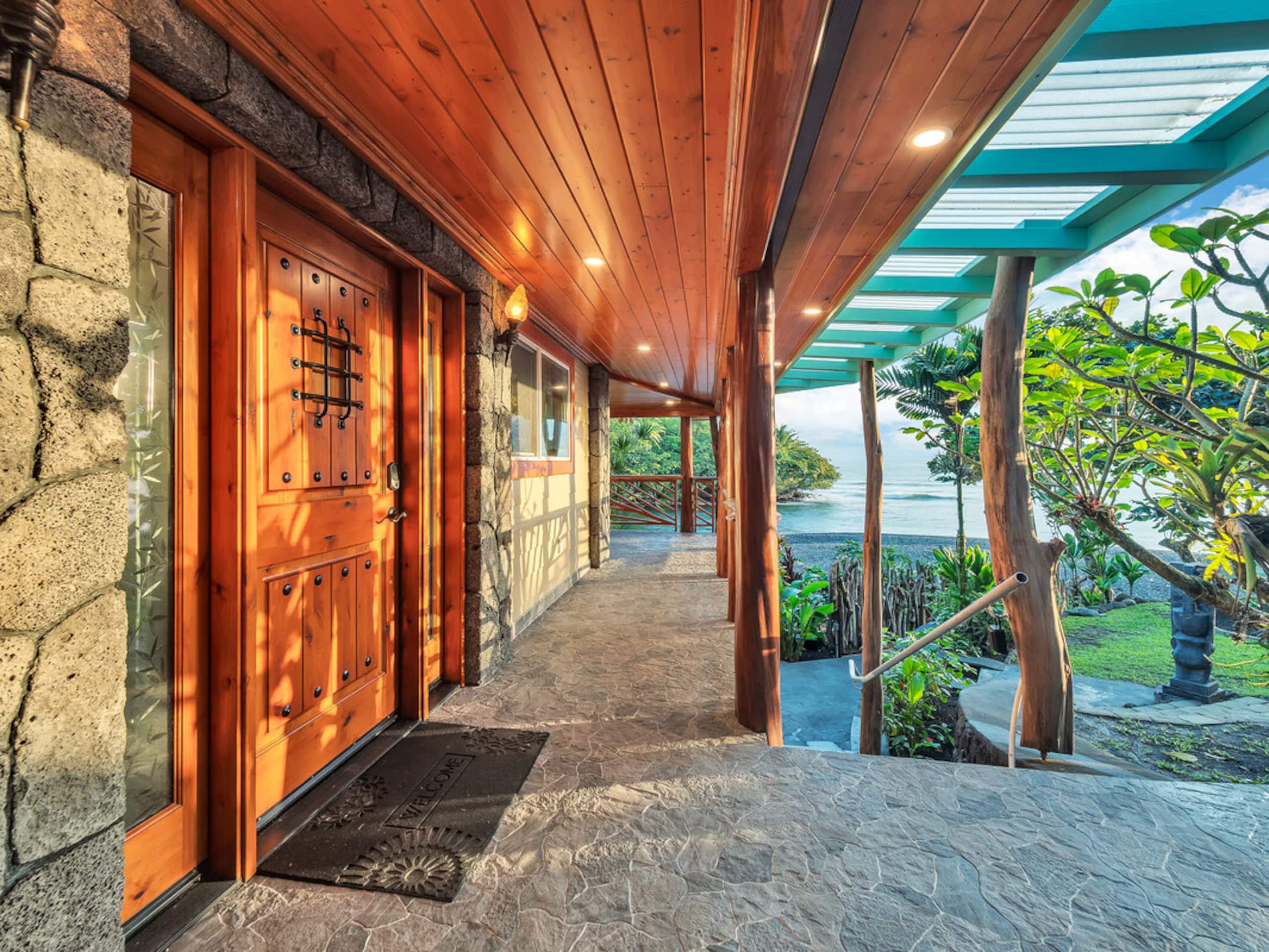 Home in Hilo · ★4.97 · 3 bedrooms · 4 beds · 3.5 baths - Image 12