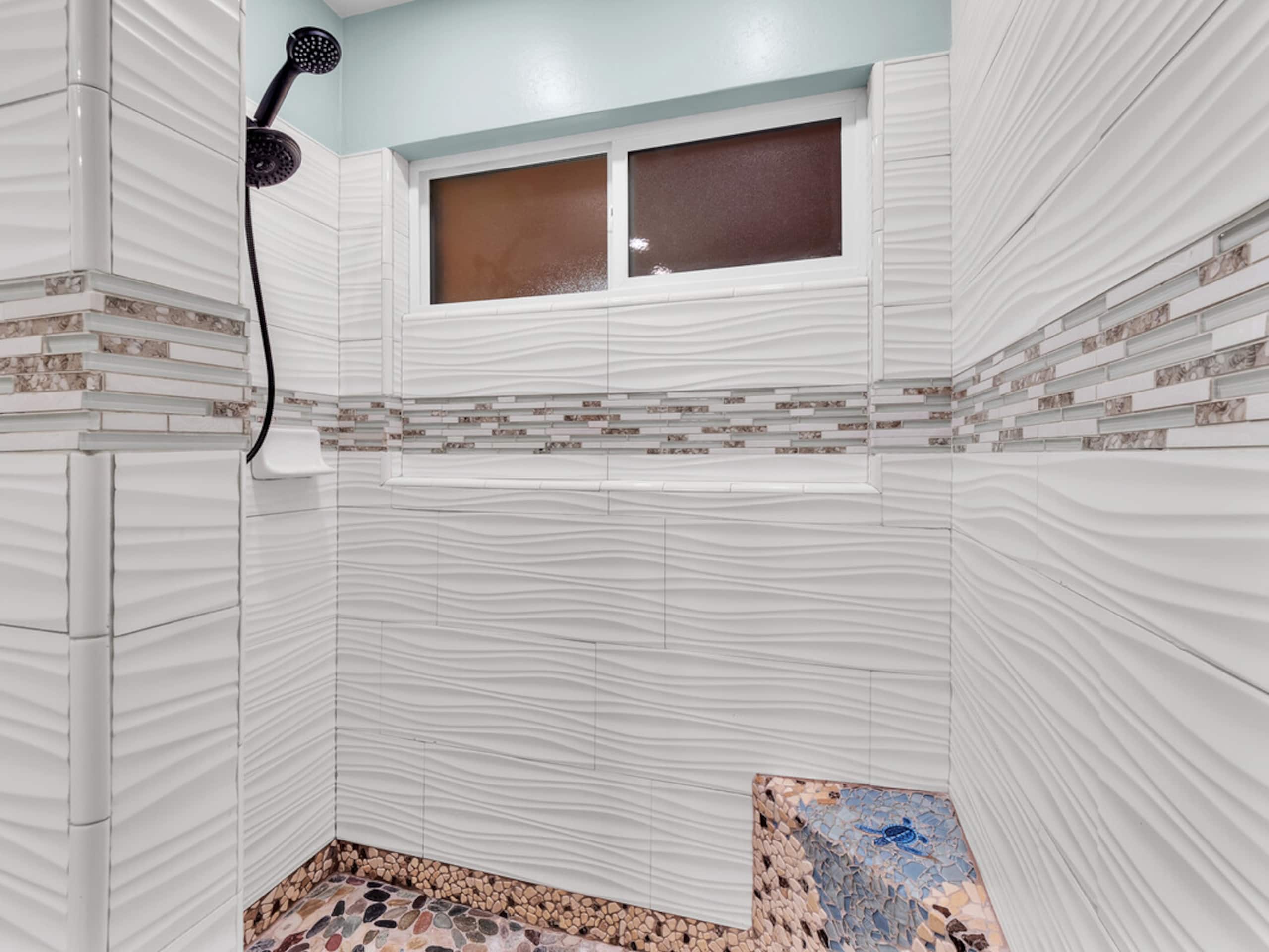 Home in Hilo · ★4.97 · 3 bedrooms · 4 beds · 3.5 baths - Image 48