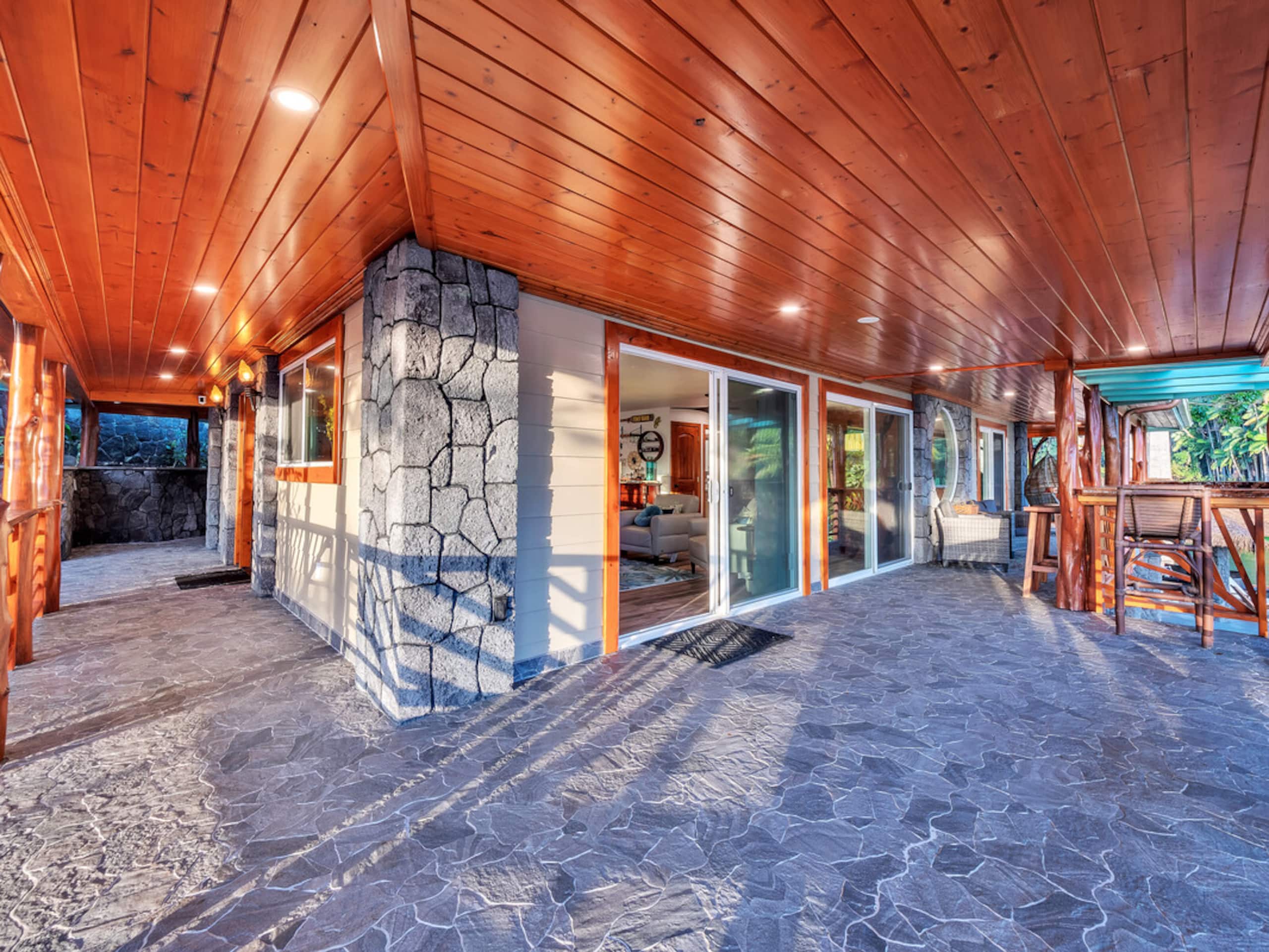 Home in Hilo · ★4.97 · 3 bedrooms · 4 beds · 3.5 baths - Image 13
