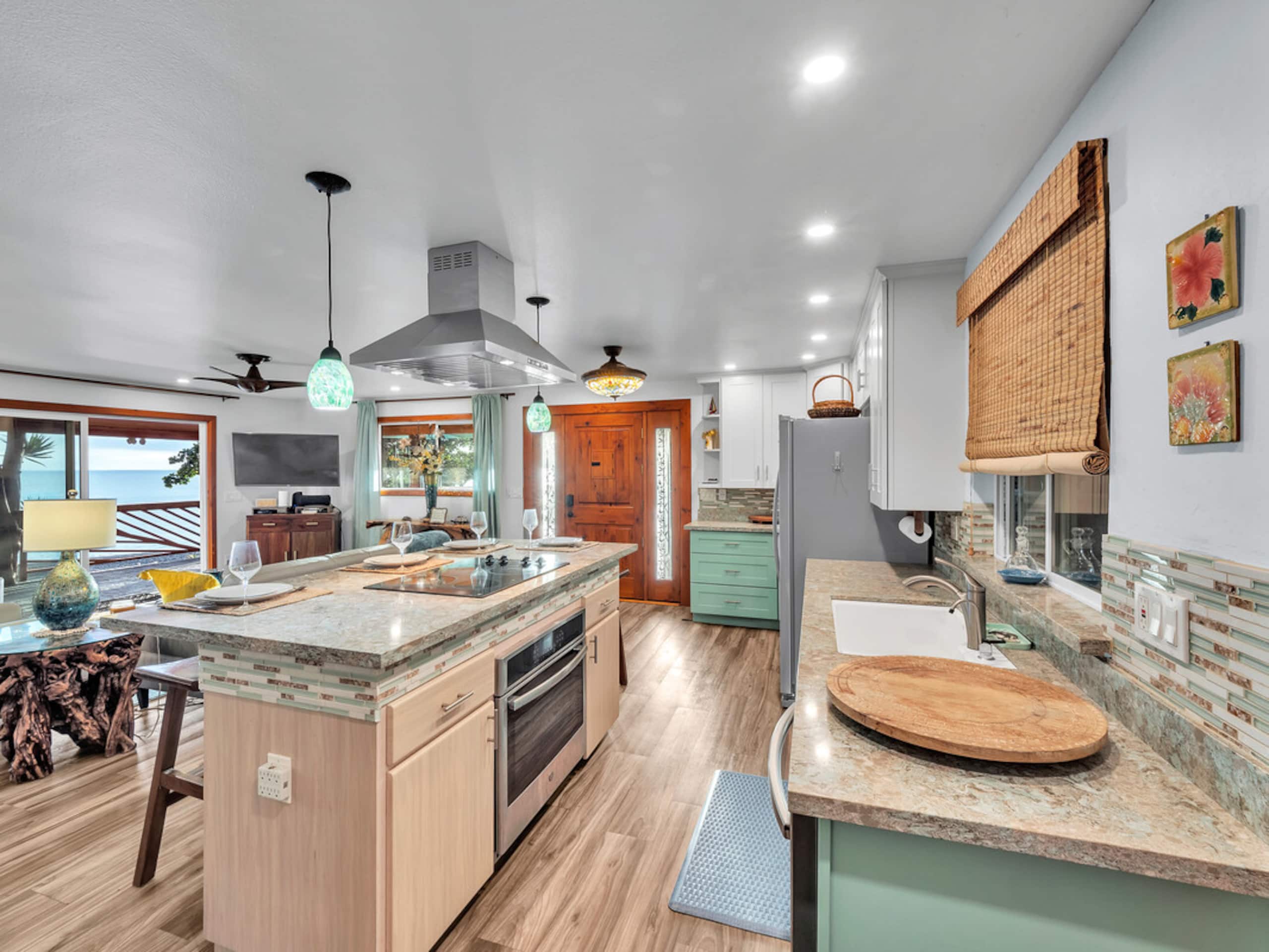 Home in Hilo · ★4.97 · 3 bedrooms · 4 beds · 3.5 baths - Image 38
