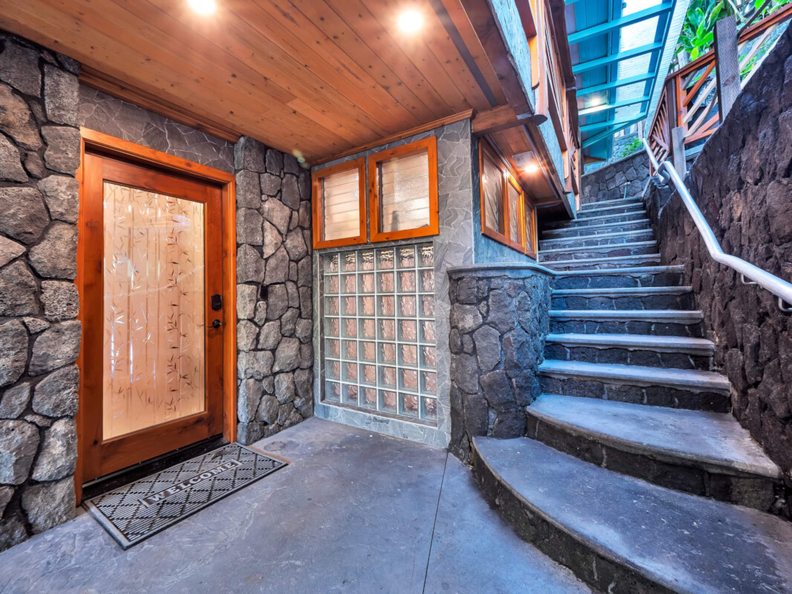 Home in Hilo · ★4.97 · 3 bedrooms · 4 beds · 3.5 baths - Image 61