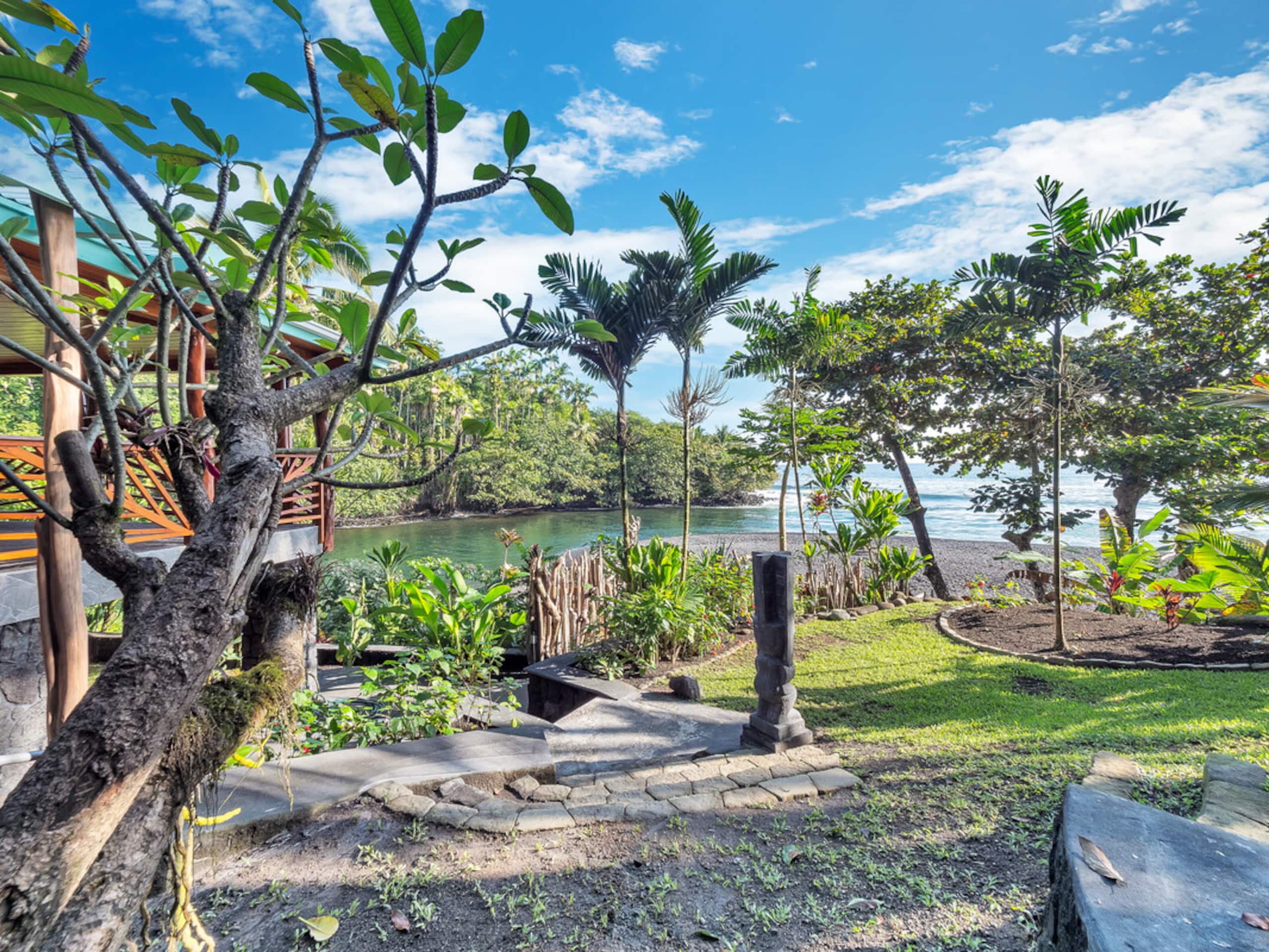 Home in Hilo · ★4.97 · 3 bedrooms · 4 beds · 3.5 baths - Image 10