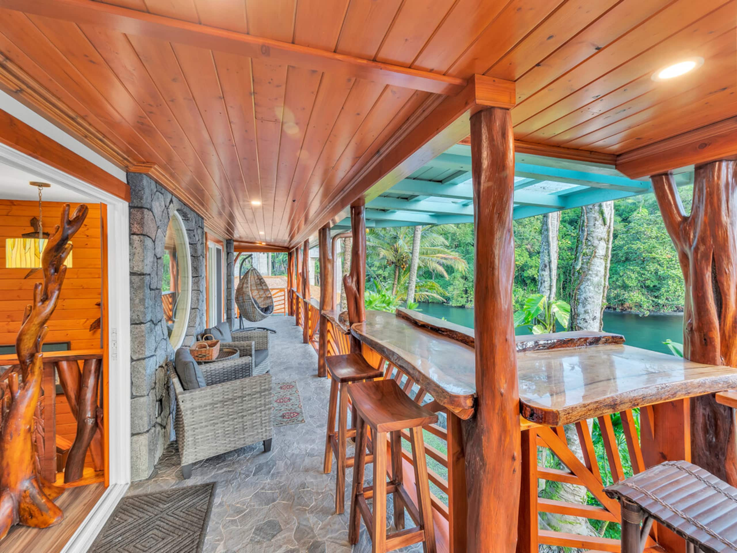 Home in Hilo · ★4.97 · 3 bedrooms · 4 beds · 3.5 baths - Image 15