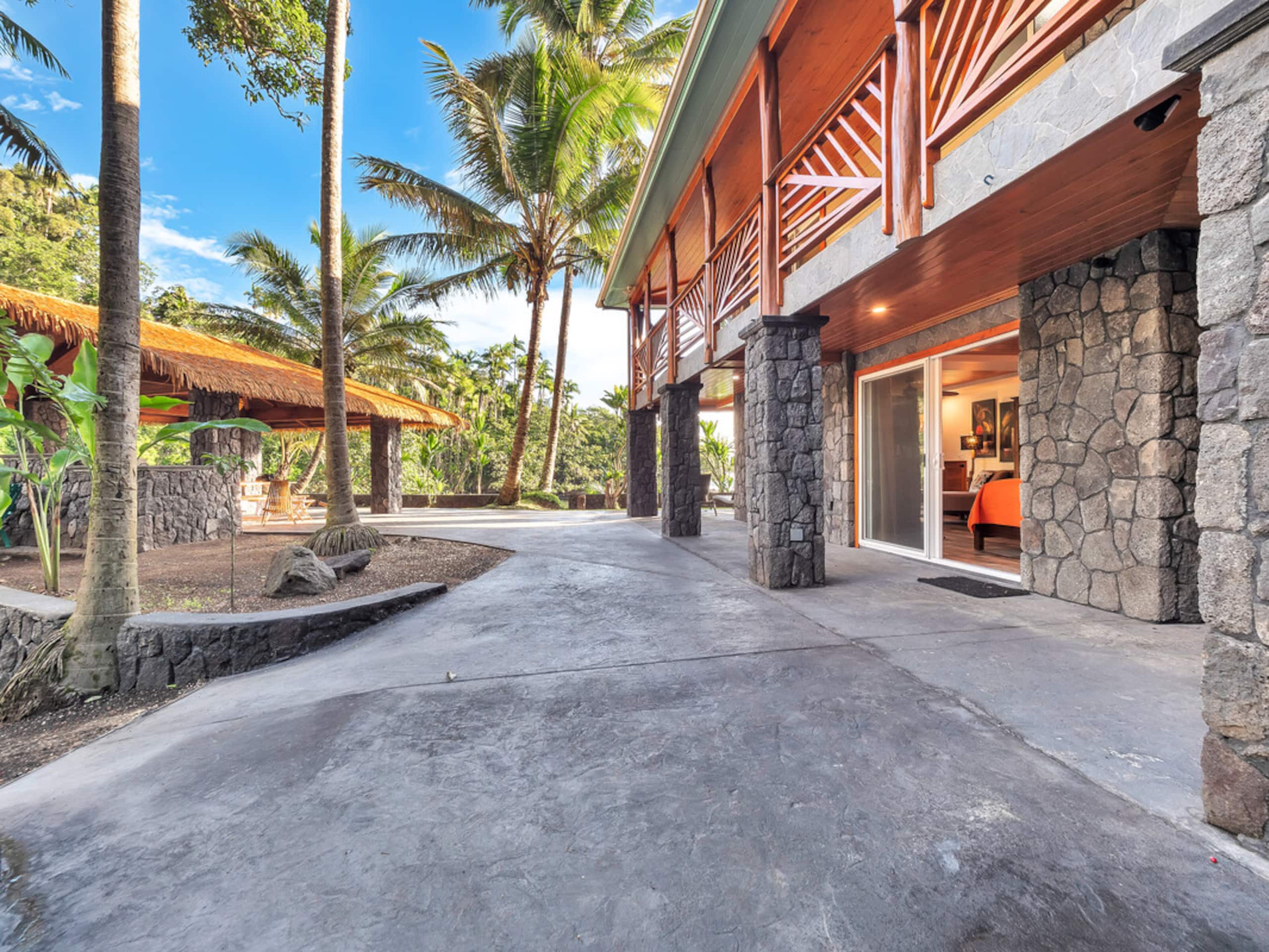 Home in Hilo · ★4.97 · 3 bedrooms · 4 beds · 3.5 baths - Image 25