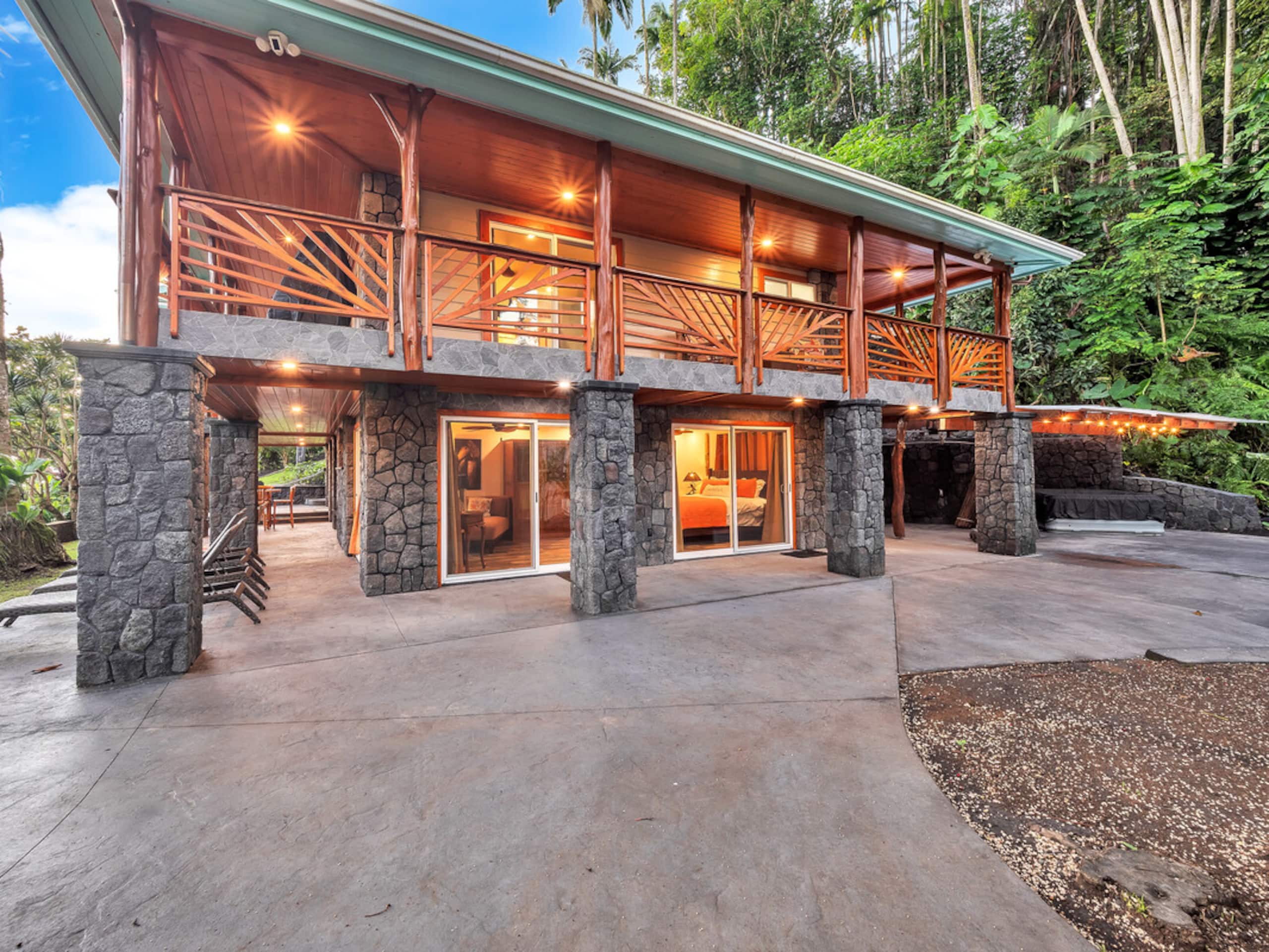 Home in Hilo · ★4.97 · 3 bedrooms · 4 beds · 3.5 baths - Image 24