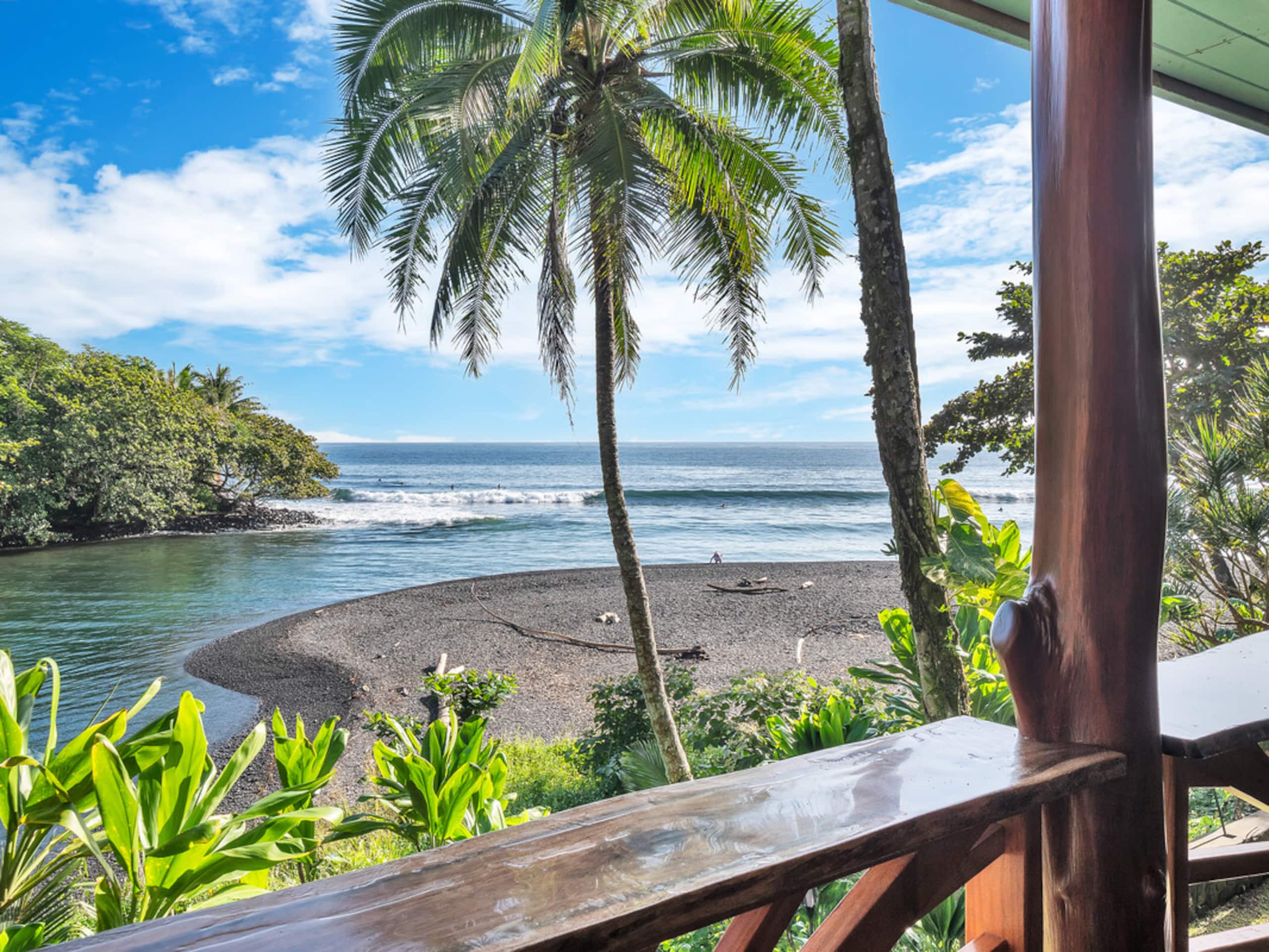 Home in Hilo · ★4.97 · 3 bedrooms · 4 beds · 3.5 baths - Image 18