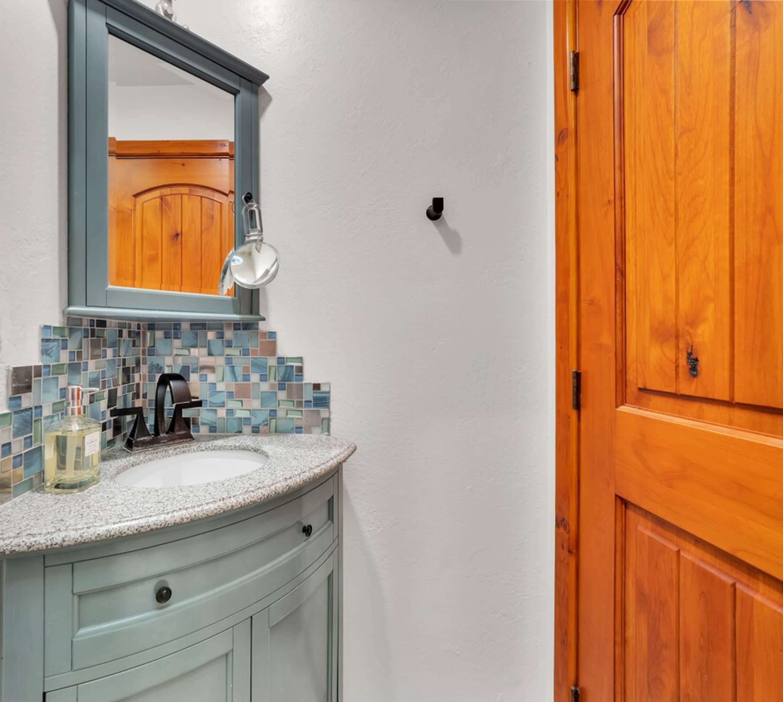 Home in Hilo · ★4.97 · 3 bedrooms · 4 beds · 3.5 baths - Image 52