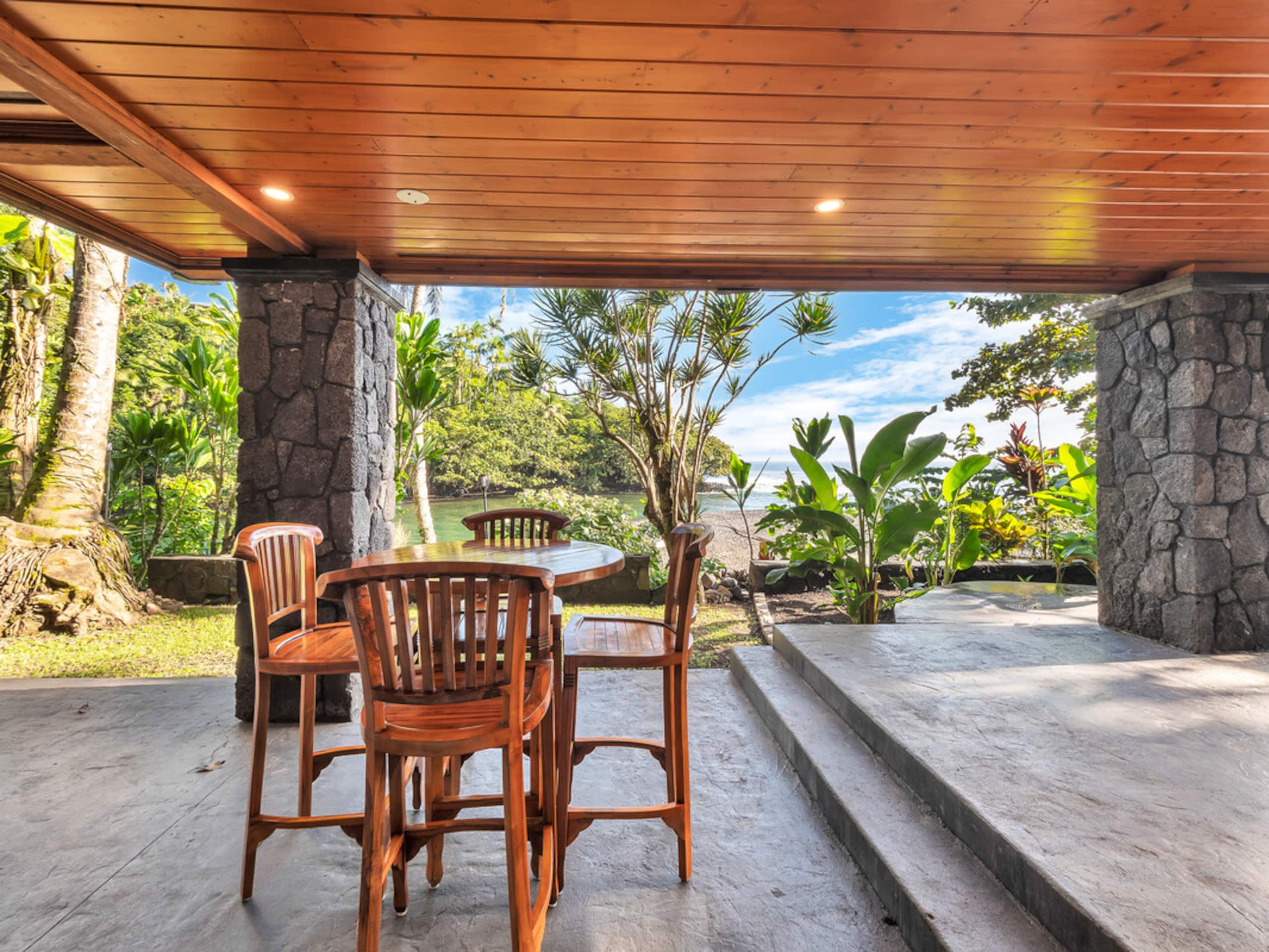 Home in Hilo · ★4.97 · 3 bedrooms · 4 beds · 3.5 baths - Image 22
