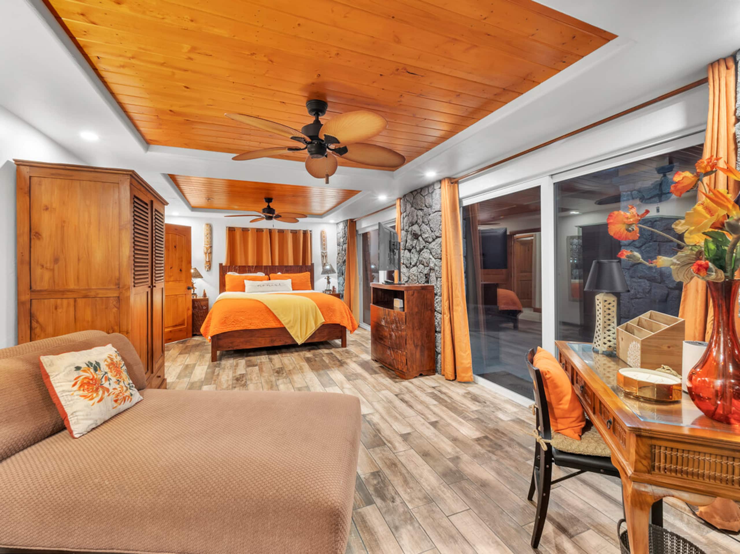 Home in Hilo · ★4.97 · 3 bedrooms · 4 beds · 3.5 baths - Image 53