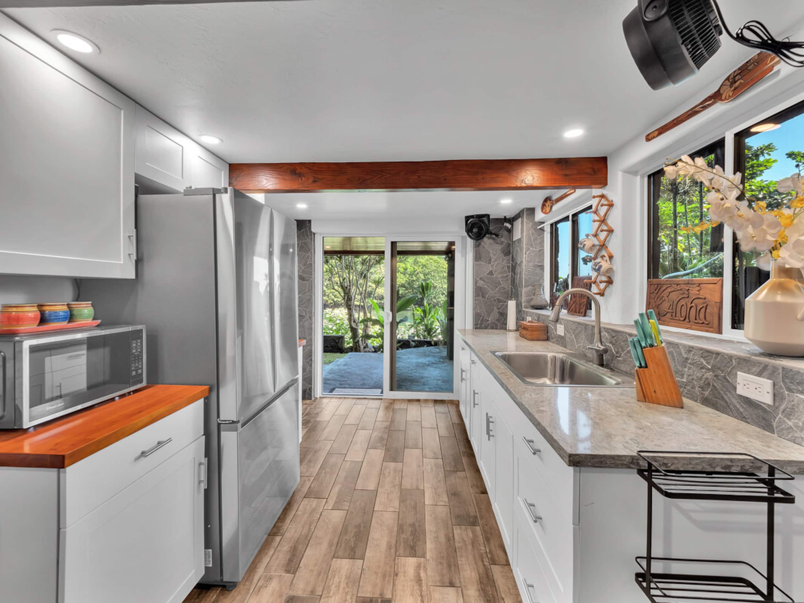 Home in Hilo · ★4.97 · 3 bedrooms · 4 beds · 3.5 baths - Image 59