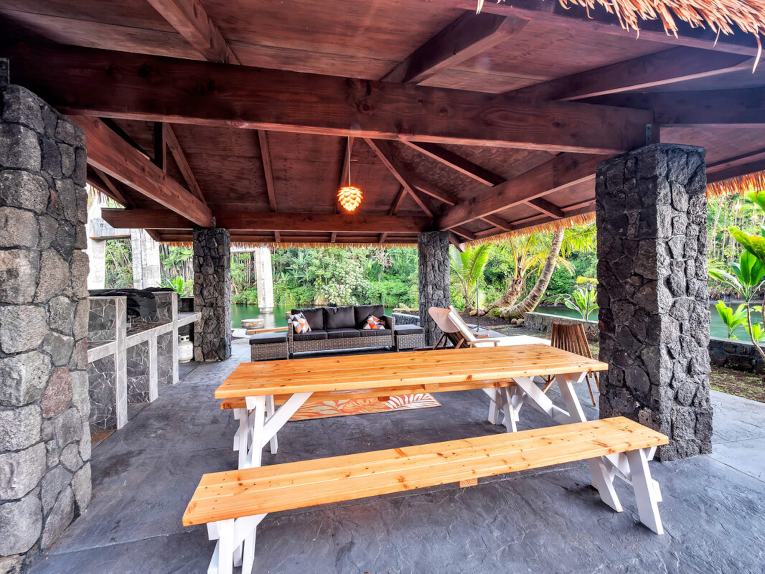 Home in Hilo · ★4.97 · 3 bedrooms · 4 beds · 3.5 baths - Image 27