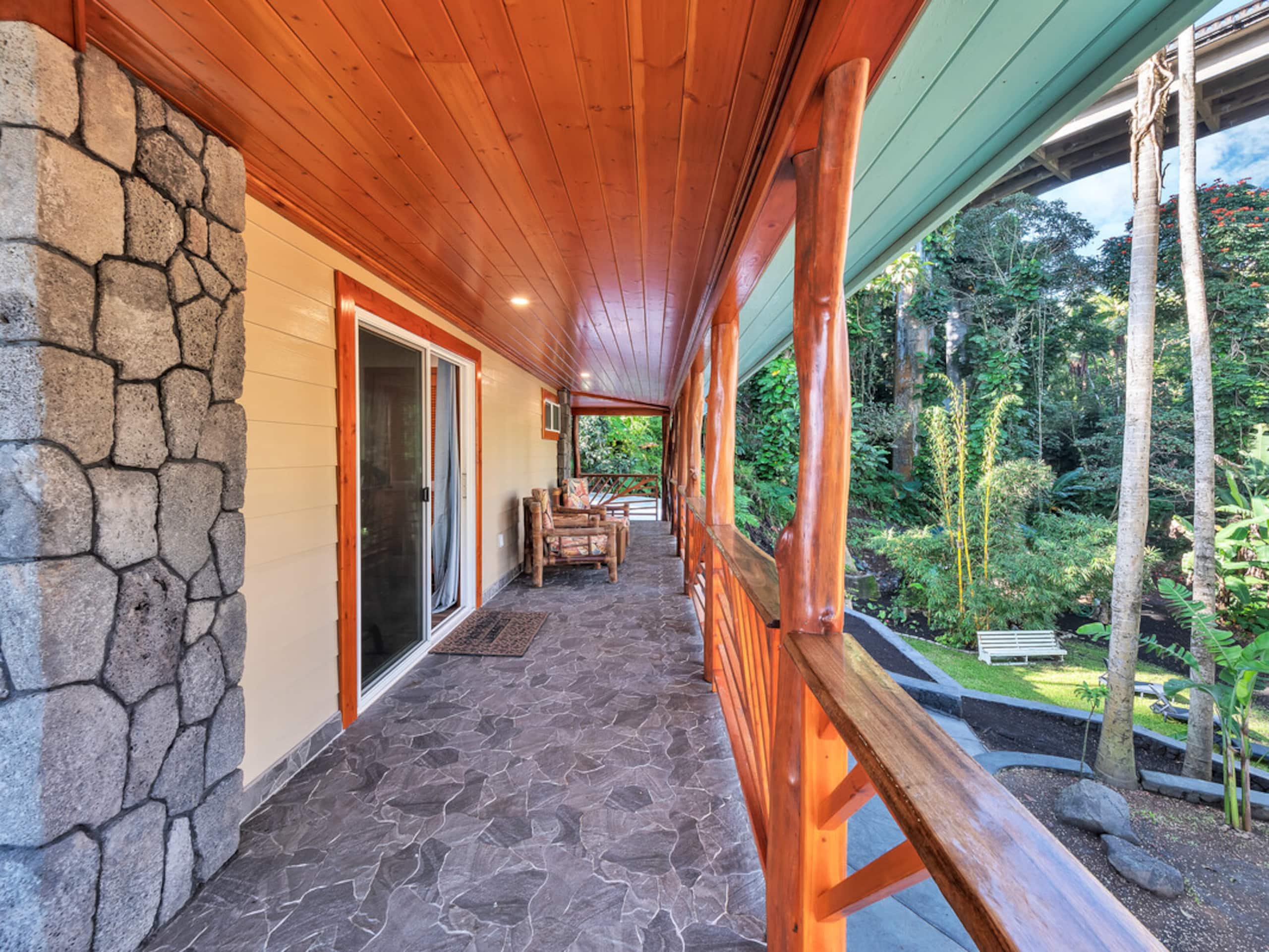 Home in Hilo · ★4.97 · 3 bedrooms · 4 beds · 3.5 baths - Image 19