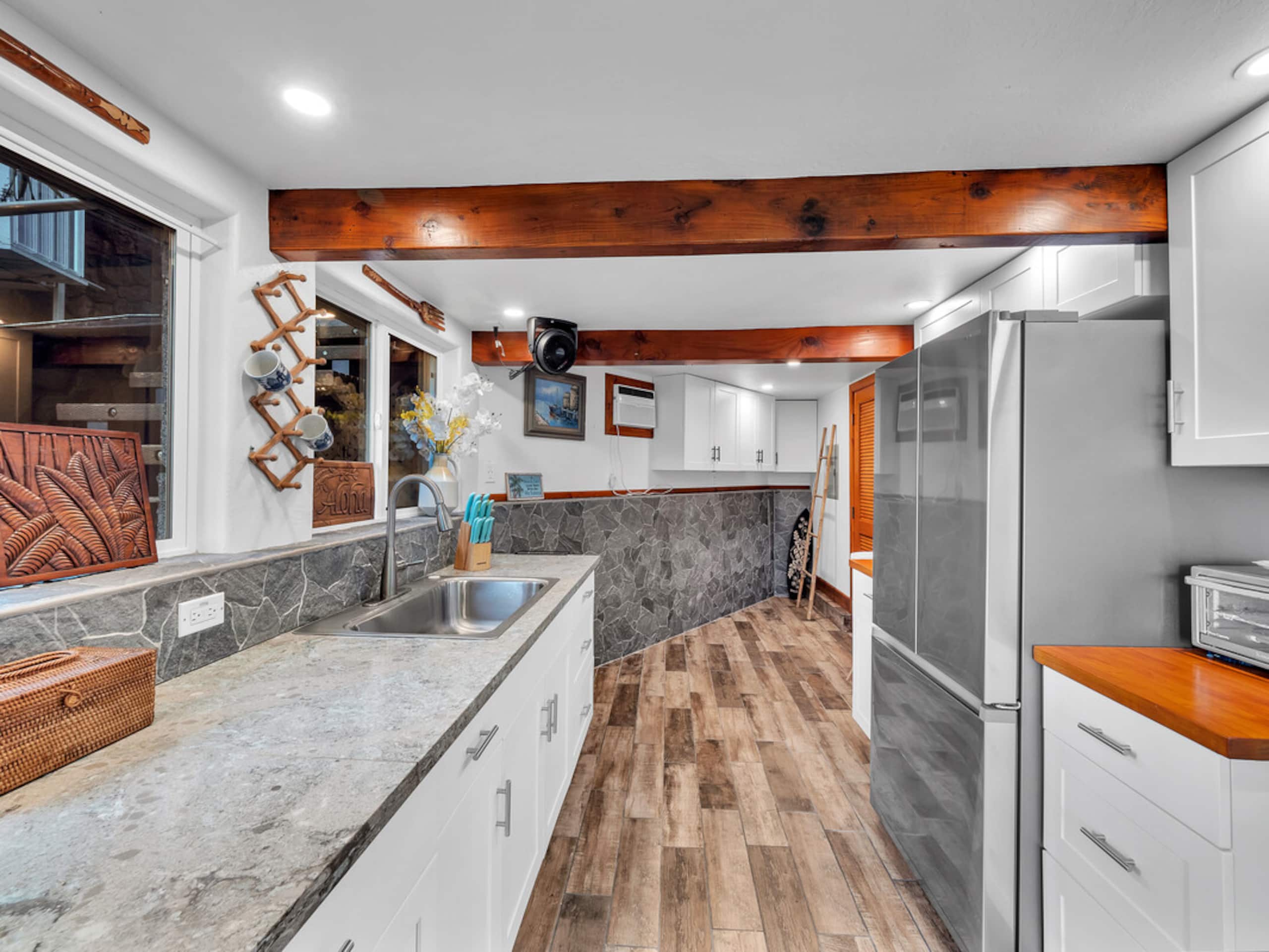 Home in Hilo · ★4.97 · 3 bedrooms · 4 beds · 3.5 baths - Image 58