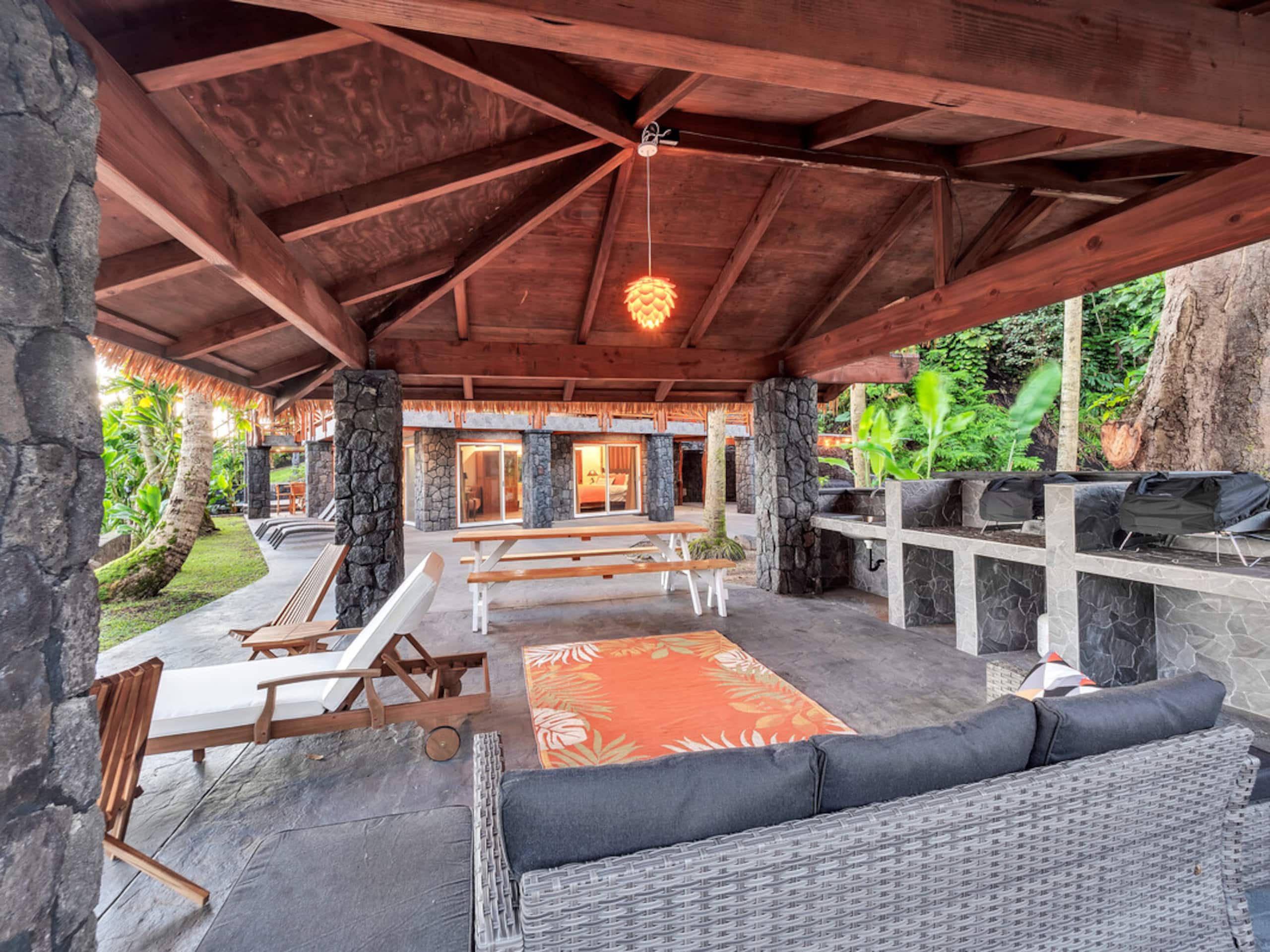 Home in Hilo · ★4.97 · 3 bedrooms · 4 beds · 3.5 baths - Image 26