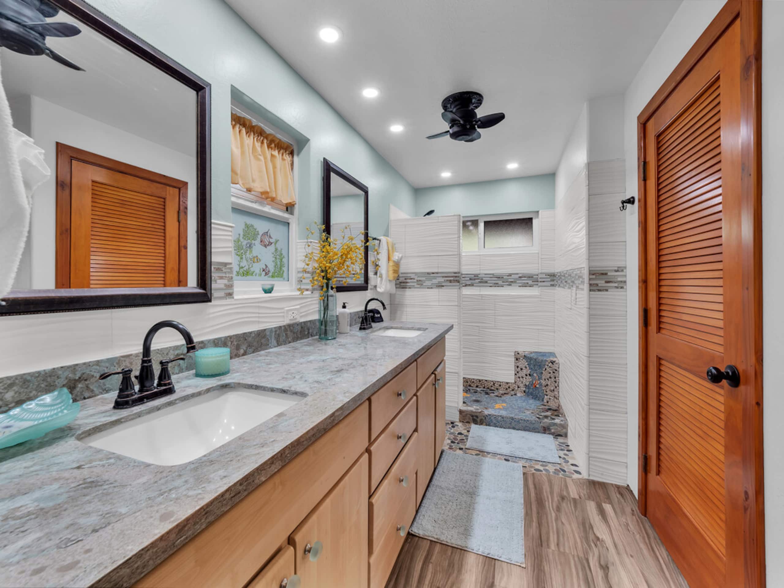 Home in Hilo · ★4.97 · 3 bedrooms · 4 beds · 3.5 baths - Image 47