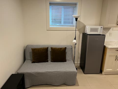 Top performing Airbnb: 1 Bedroom Basement Suite with Queen Bed & Sofa Bed in Arbutus Ridge