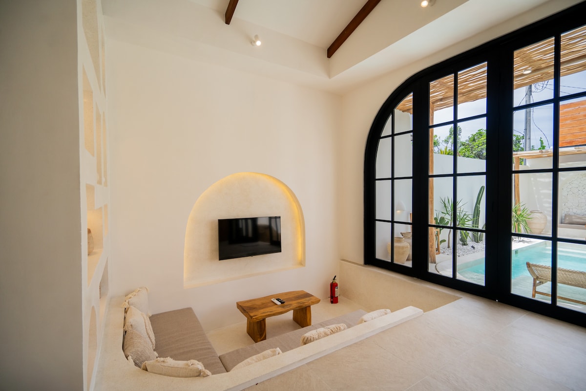 Villa in Kediri · ★4.75 · 2 bedrooms · 2 beds · 2.5 private baths，Airbnb 可比房源