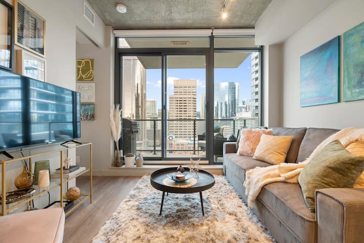 Downtown Condo With Rooftop Pool - Calgary