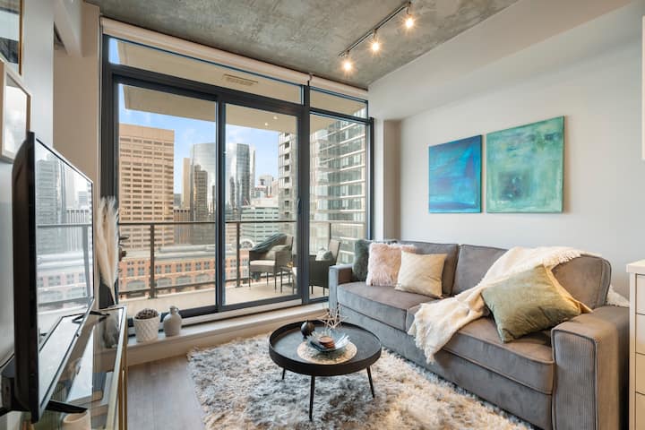Downtown Condo With Rooftop Pool - Calgary
