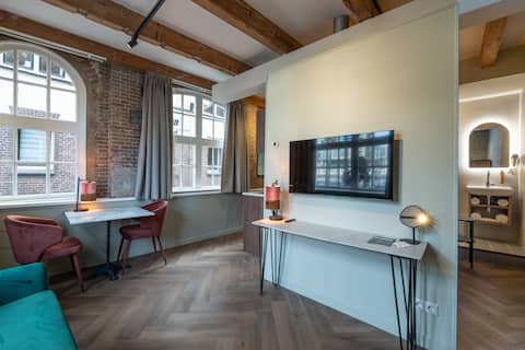 Top Airbnb: Urban Studio 13 by Grapèlli Boutique Hotel in Binnenstad West