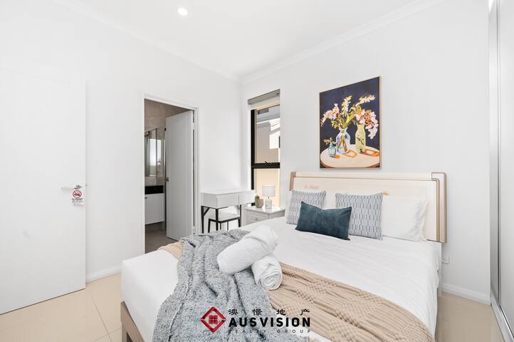 Perth Splendor: Elegant 4 BR, 4 Bath Retreat gallery image 5