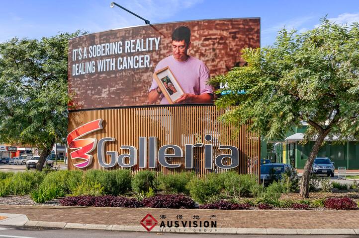 Perth Splendor: Elegant 4 BR, 4 Bath Retreat gallery image 2