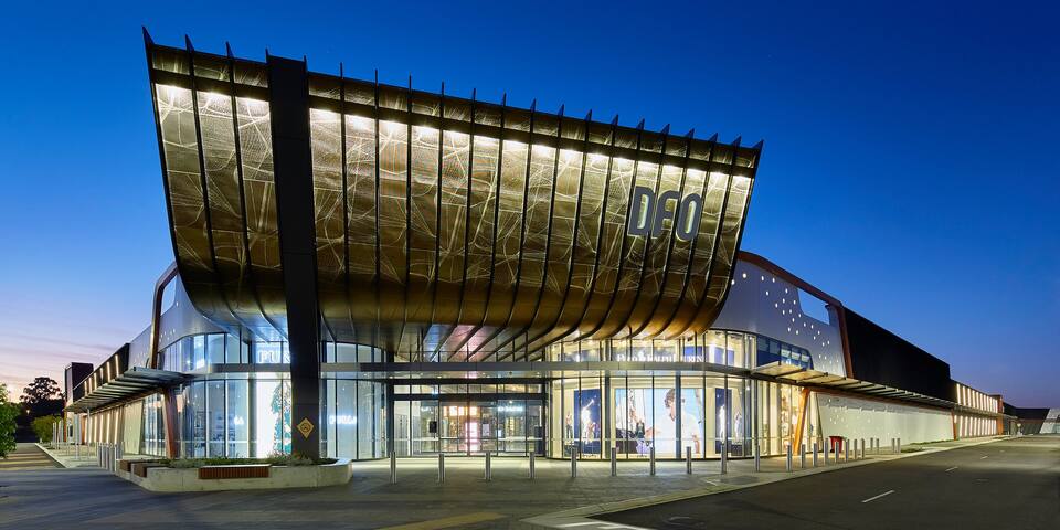 Perth Splendor: Elegant 4 BR, 4 Bath Retreat gallery image 4