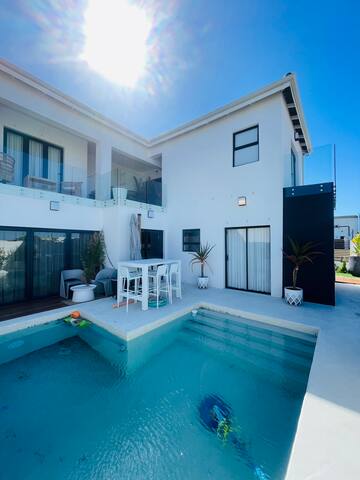 Santorini Villa in Blouberg gallery image 3