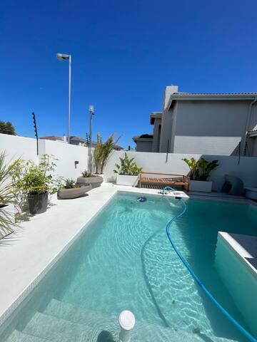 Santorini Villa in Blouberg gallery image 2