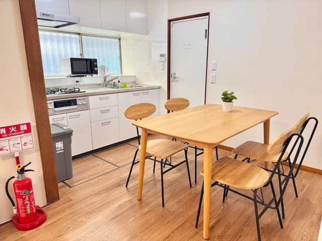 【リノベ済み一軒家】4部屋・フルキッチン／家族・グループ旅行に最適／駅近・好立地