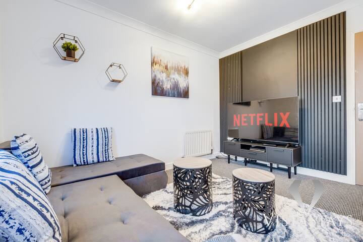 *Midweek Getaway!* FREE PARK | Pool Table gallery image 2