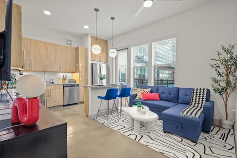 Popular Airbnb listing: Lux New BLD APT W/ King Bed/Pool/Gym/Private Patio in Northwood Hills