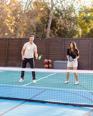 Vinyl Vault: Austin Stay • Pool • Pickleball • Fun gallery image 5