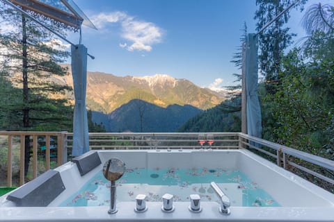 Bastiat Stays|Soothing Jacuzzi Nest|Airconditioned