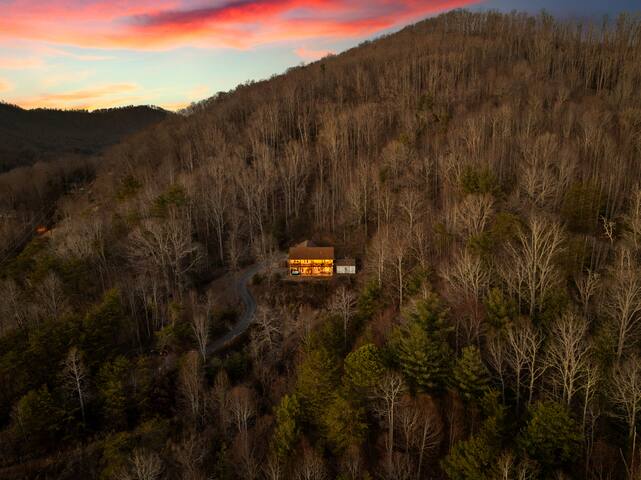 Mtn Views! Hot Tub, Sauna, GameRoom, Theatre, Golf gallery image 5