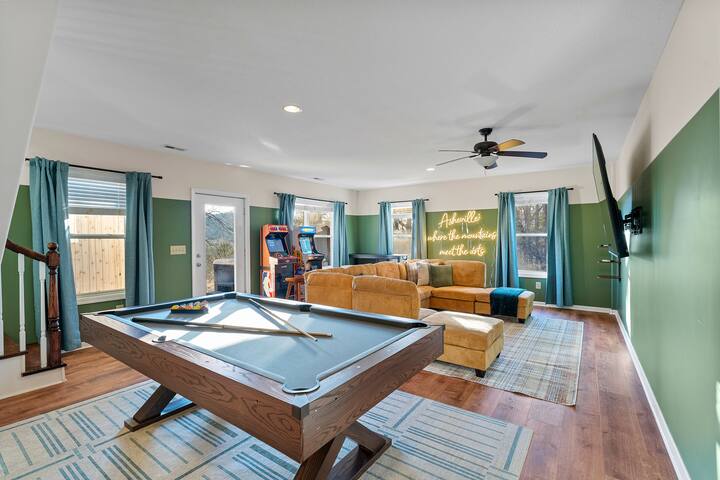 Mtn Views! Hot Tub, Sauna, GameRoom, Theatre, Golf gallery image 4