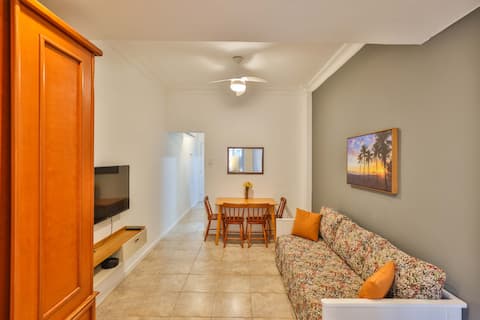 Top Airbnb: Apartment on the beach block. em Copacabana