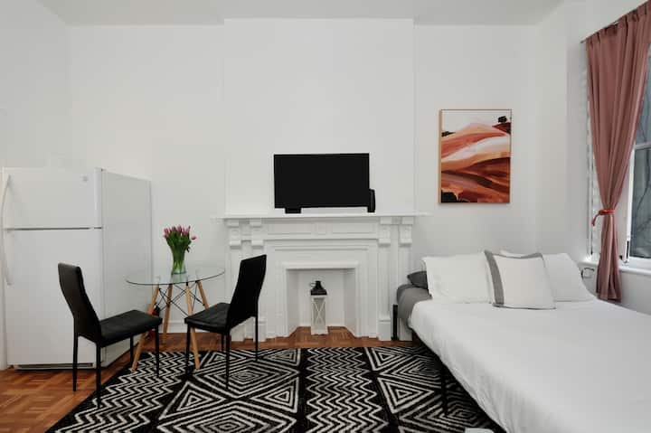 Cozy Grand Central Studio | The Lowest Price - New York City