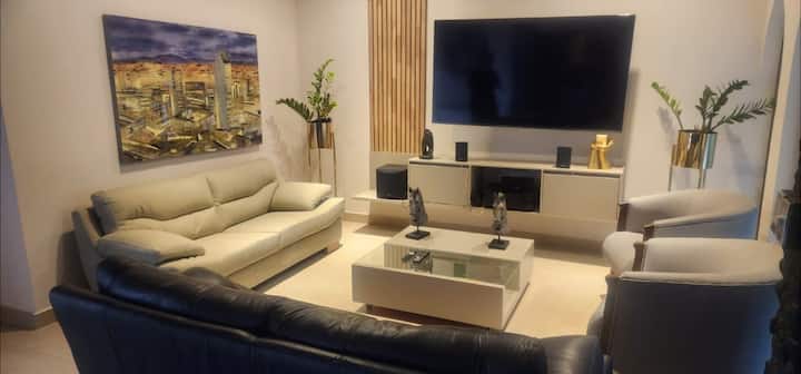 Casa Entera Oasis Laureles Jacuzzi/ac/housenatura - Medellín, Colombia