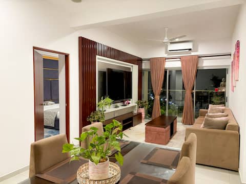 Modern 3BR Apartment In Iconic Galaxy Apartments