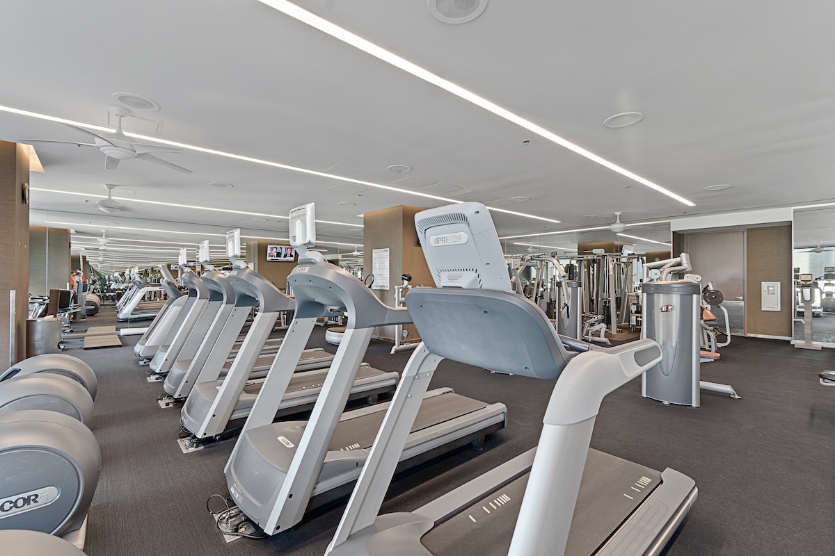 *38FL Luxury* Strip View | Balcony | Free Parking